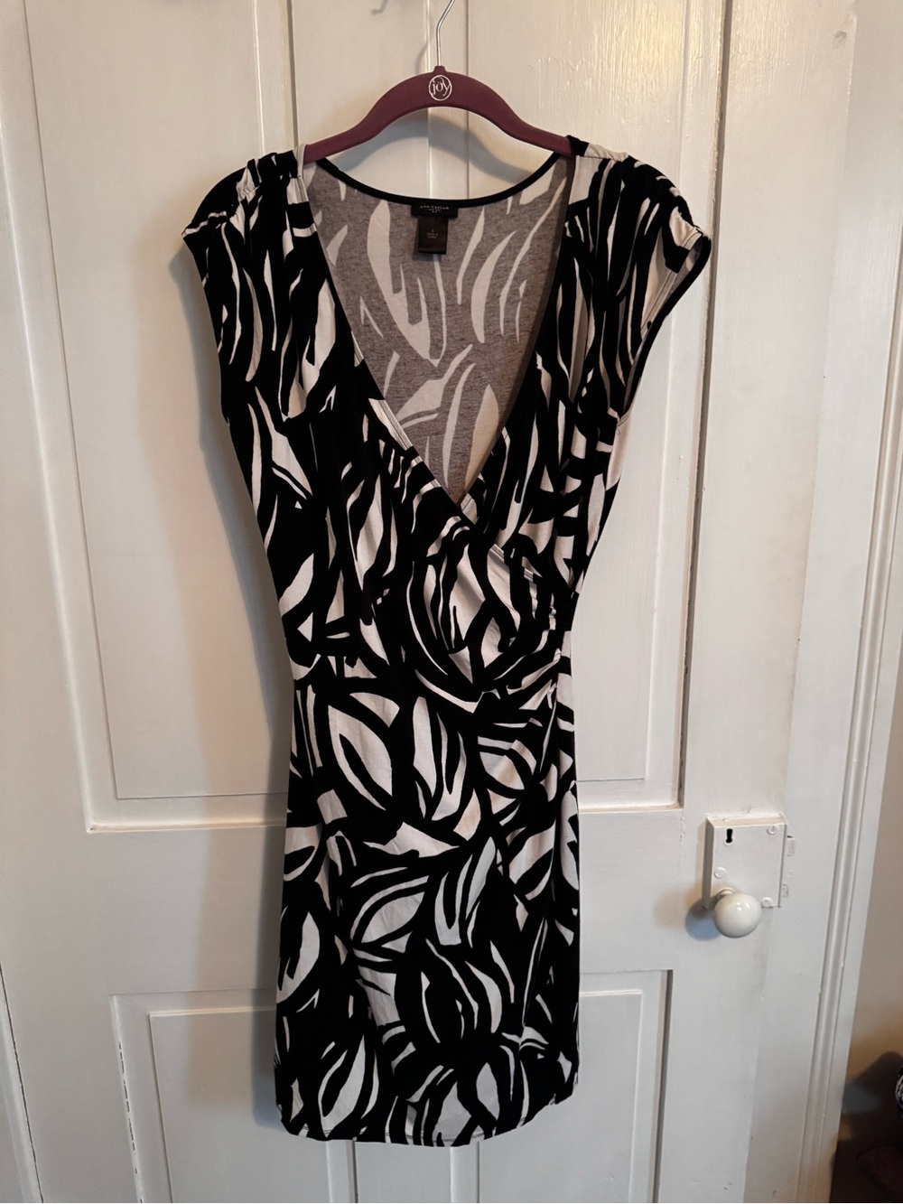 Anne Taylor Black & White Printed Wrap-Style Women's Dress
